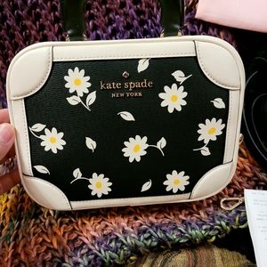 Kate Spade black multi traveler bicolor daisy printed